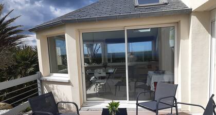 Maison, vue mer, au calme avec beau jardin arboré