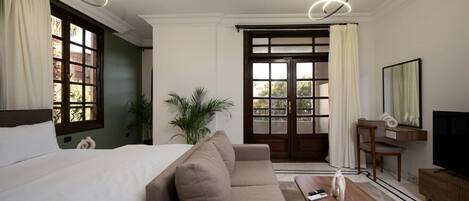 1 habitación, escritorio, tabla de planchar con plancha y wifi