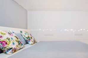 Iron/ironing board, travel cot, free WiFi, bed sheets - Suite 18 • Loft Incantevole con Balcone sul Mare di Ortigia (Siracusa)