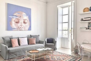 Smart TV - Suite 18 • Loft Incantevole con Balcone sul Mare di Ortigia (Siracusa)