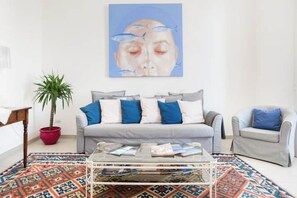 Smart TV - Suite 18 • Loft Incantevole con Balcone sul Mare di Ortigia (Siracusa)