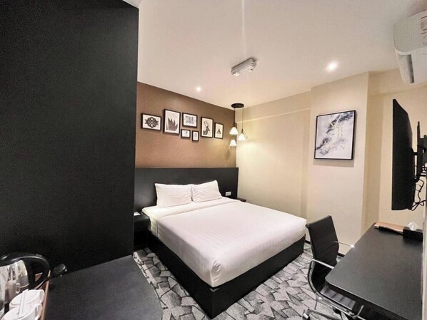 Superior Room | Desk, iron/ironing board, free WiFi