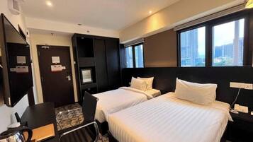 Kamar Twin Deluks, pemandangan kota | Meja kerja, setrika/meja setrika, dan Wi-Fi gratis