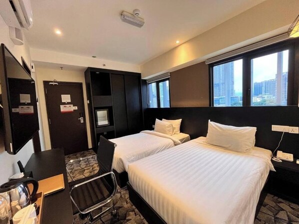 Kamar Twin Deluks, pemandangan kota | Meja kerja, setrika/meja setrika, dan Wi-Fi gratis