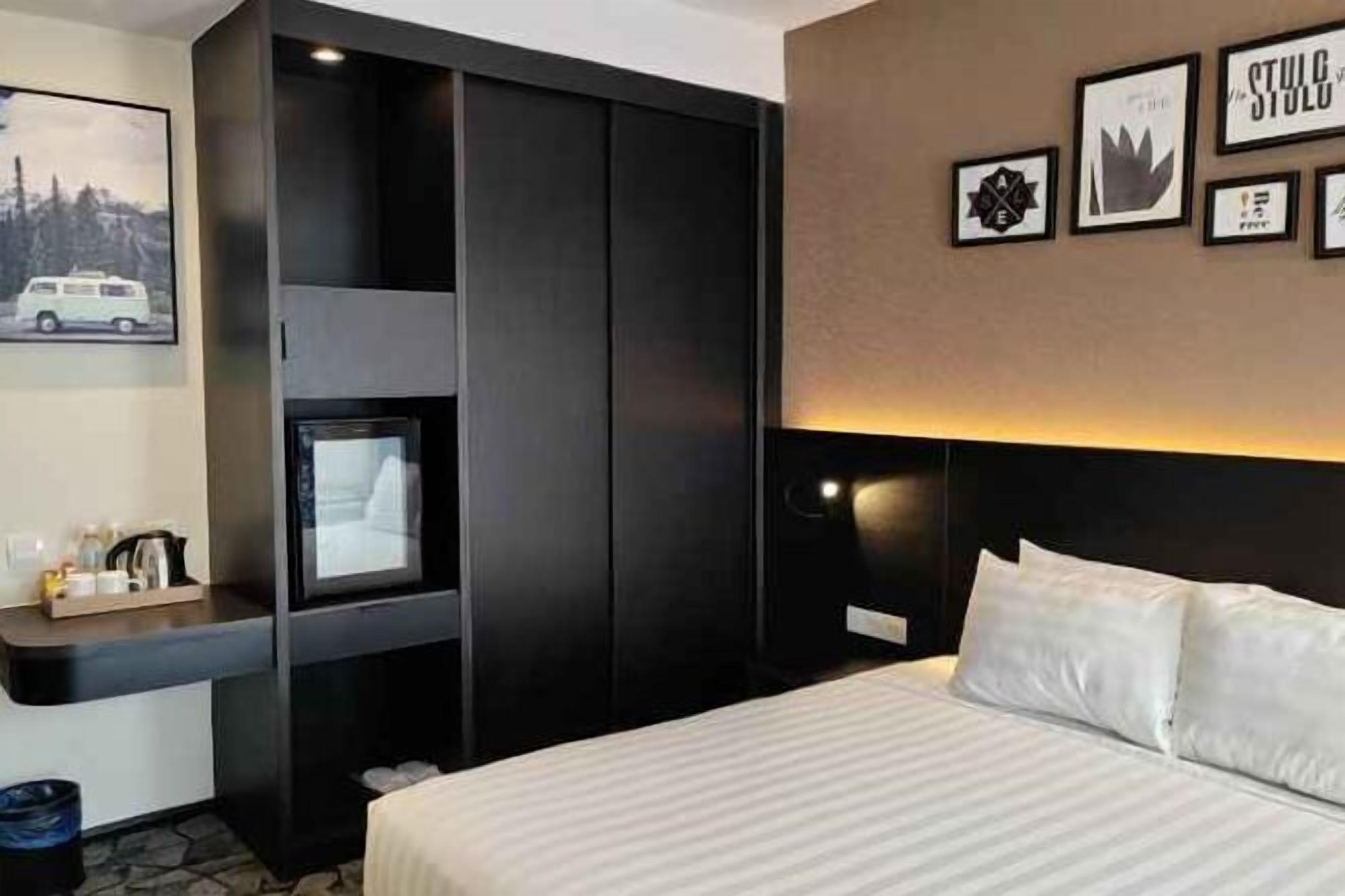 Desk, iron/ironing board, free WiFi