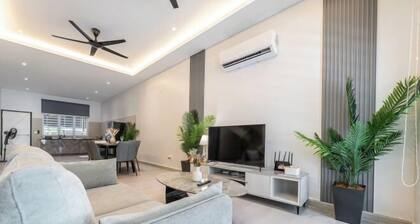 La Ferringhi Villa by BRB