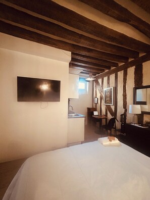 1 bedroom, iron/ironing board, free WiFi, bed sheets