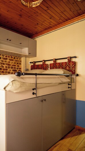 1 chambre, fer et planche à repasser, Wi-Fi, literie fournie