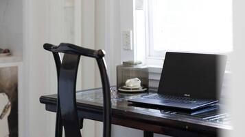 Room, 1 Bedroom, Smoking, Garden View | Interior