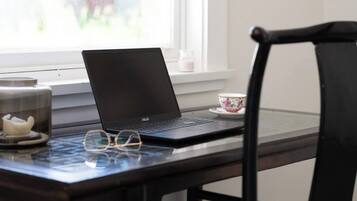 Room, 1 Bedroom, Smoking, Garden View | Interior