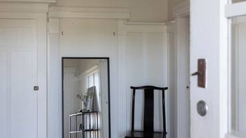 Room, 1 Bedroom, Smoking, Garden View | Interior