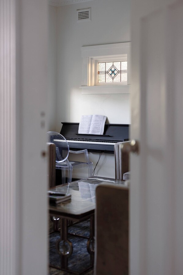 Chambre, 1 chambre, fumeurs, vue jardin | Salle de séjour | Livres