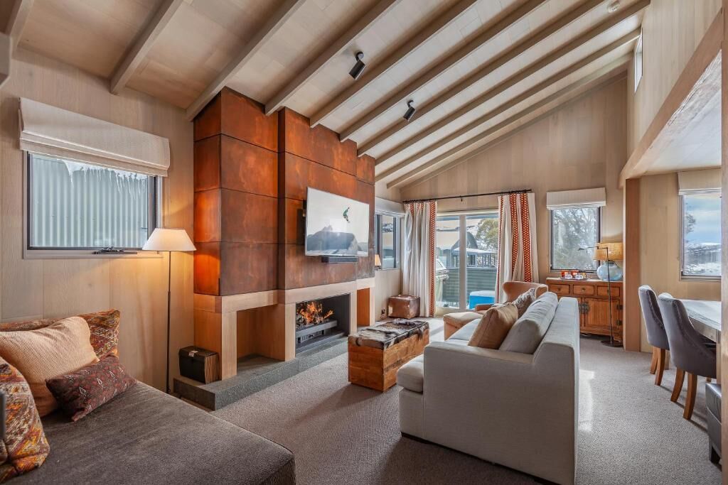 Family Chalet (Sleeps 4) | Living area