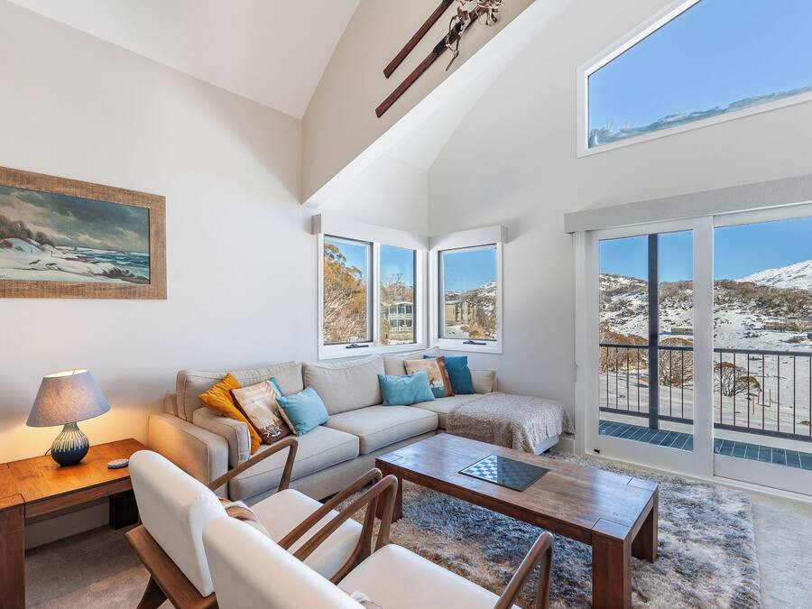 Lodge Chalet (Sleeps 6) | Living area