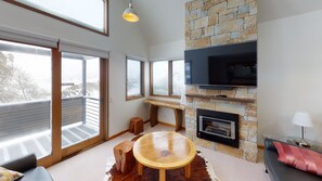 Apartment Chalet (Sleeps 6) | Living area