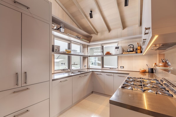 Family Chalet (Sleeps 4) | Private kitchen - The Stables Resort Perisher - Open All Year (Perisher Valley)