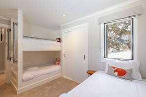 Lodge Chalet (Sleeps 6)