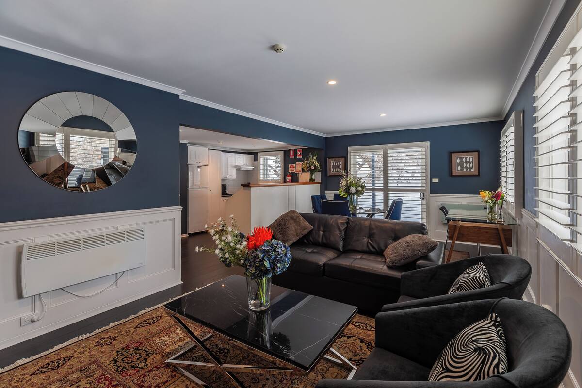 One Bedroom Apartment (Sleeps 2) | Living area