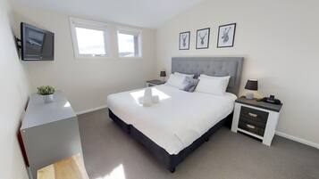 Courtyard Loft (Sleeps 4)