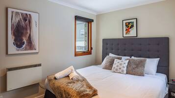 Chalet (Lodge Sleeps 6)