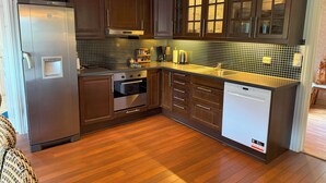 Cookware/dishes/utensils - Spacious house, with boat, in beautiful landscape (Tustna)