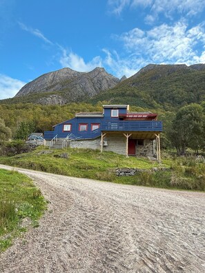 Exterior - Spacious house, with boat, in beautiful landscape (Tustna)