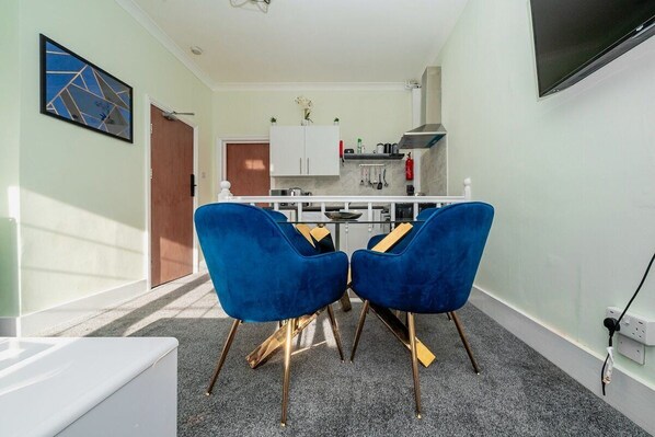 Interior - 1 Bed Flat Wanstead E11 2PF | Save 10% LongStay | Contractors | Wi-Fi | Sleeps4 | Parking (Greater London)
