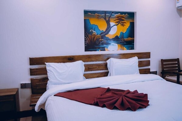 Deluxe Double Room, Balcony, City View | Egyptian cotton sheets, premium bedding, down comforters - ROYAL CROWN HOTEL  (Kigali)