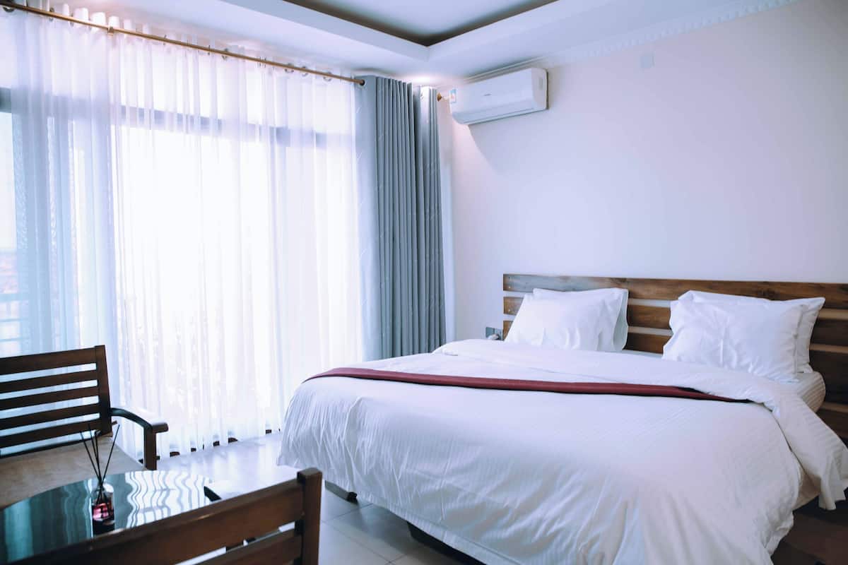 Deluxe Double Room, Balcony, City View | Egyptian cotton sheets, premium bedding, down duvets, memory-foam beds