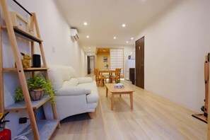 Unclassified image, 3 of 14, button - Pleasant Dream Japanese Residence (Osaka)