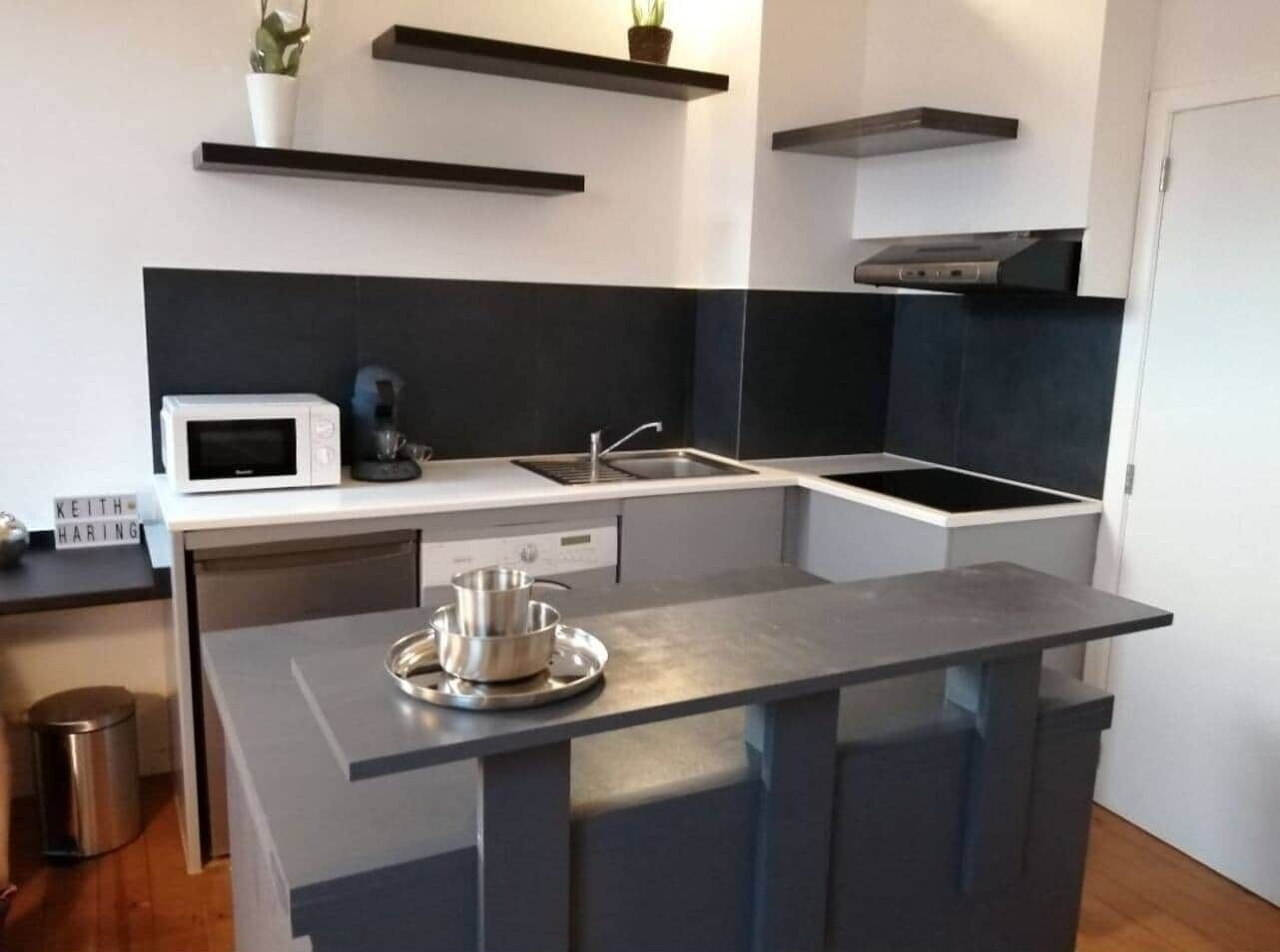 Fridge, microwave, stovetop, cookware/dishes/utensils