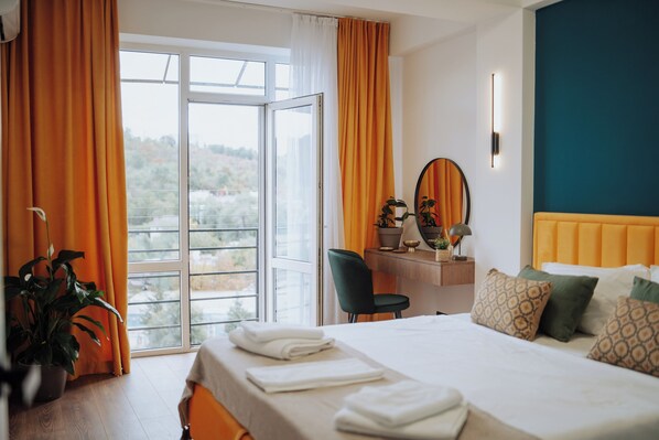 1 Schlafzimmer, Schreibtisch, Bügeleisen/Bügelbrett, Reisekinderbett