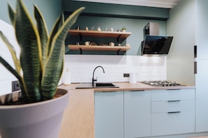 Fridge, microwave, oven, stovetop