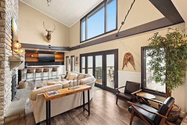 Fernseher, Kamin, Videospiele, DVD-Player