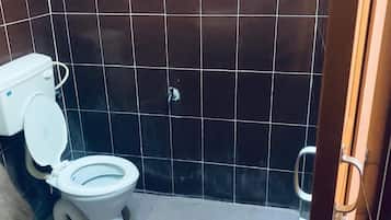 Standard Double Room, Garden View | Bathroom | Combined shower/bathtub, towels, soap
