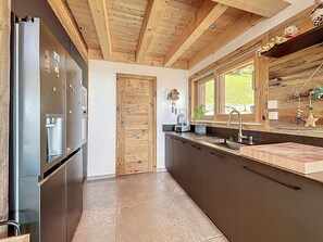 Fridge, dishwasher, cookware/dishes/utensils