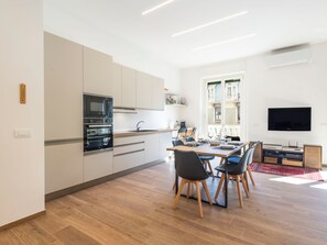Fridge, oven, dishwasher, cookware/dishes/utensils - NoLo 51 by Interhome (Milan)