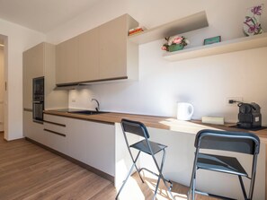 Fridge, oven, dishwasher, cookware/dishes/utensils - NoLo 51 by Interhome (Milan)