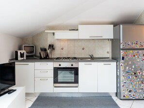 Four à micro-ondes, un four