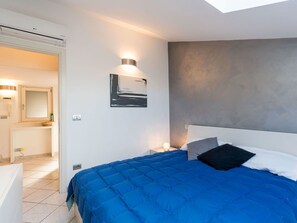 2 bedrooms, travel crib, free WiFi, wheelchair access