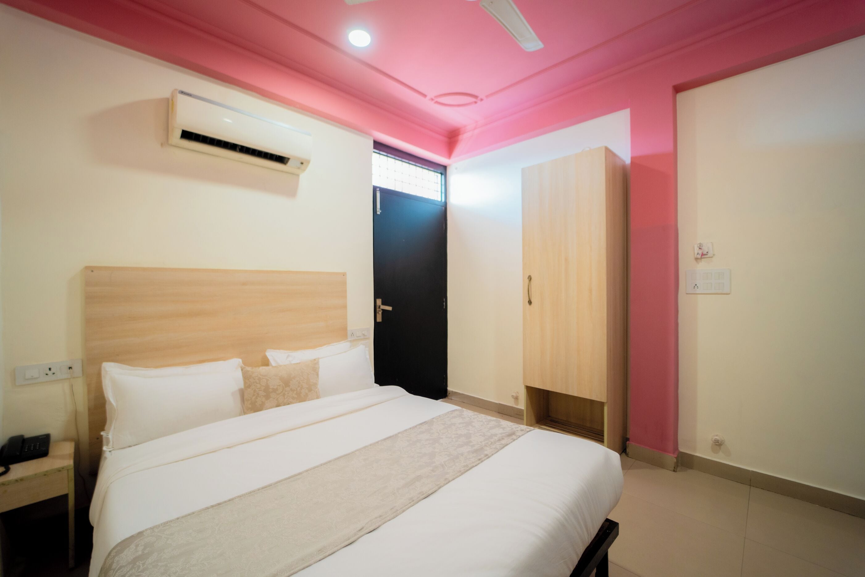 Deluxe Double Room, Balcony | In-room safe, soundproofing, free WiFi, bed sheets