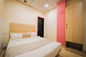 Standard Room | In-room safe, soundproofing, free WiFi, bed sheets - HOTEL CAPITOL SQUARE (Jaipur)