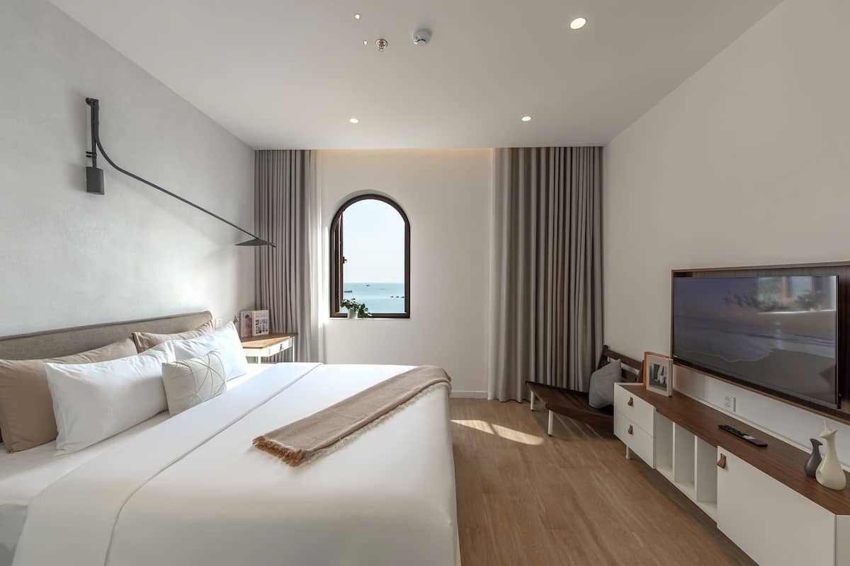 Escritorio, espacio para trabajar con laptop y wifi gratis