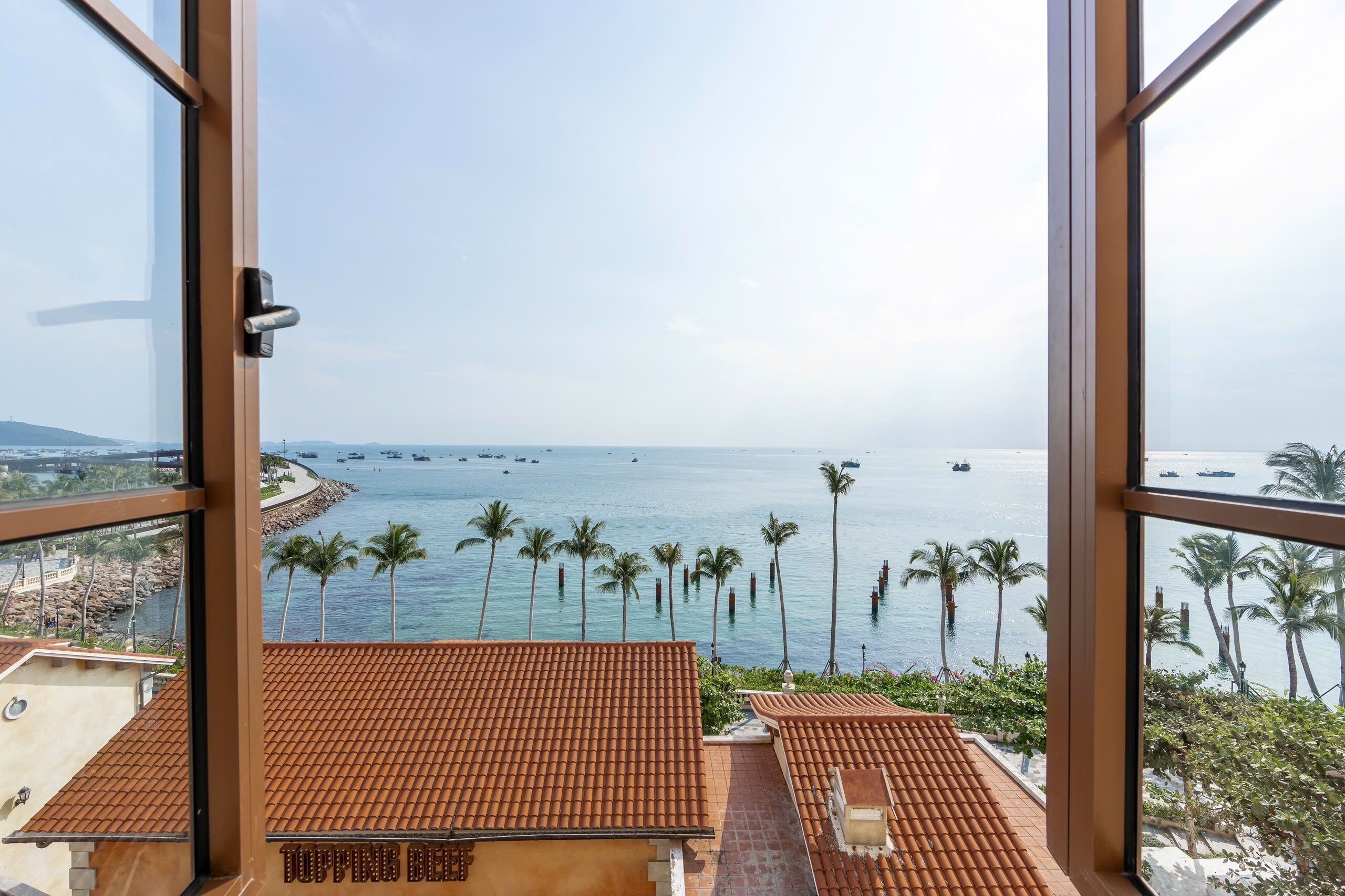 Schreibtisch, laptopgeeigneter Arbeitsplatz, kostenloses WLAN