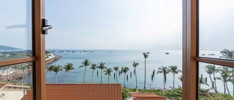 Desk, laptop workspace, free WiFi