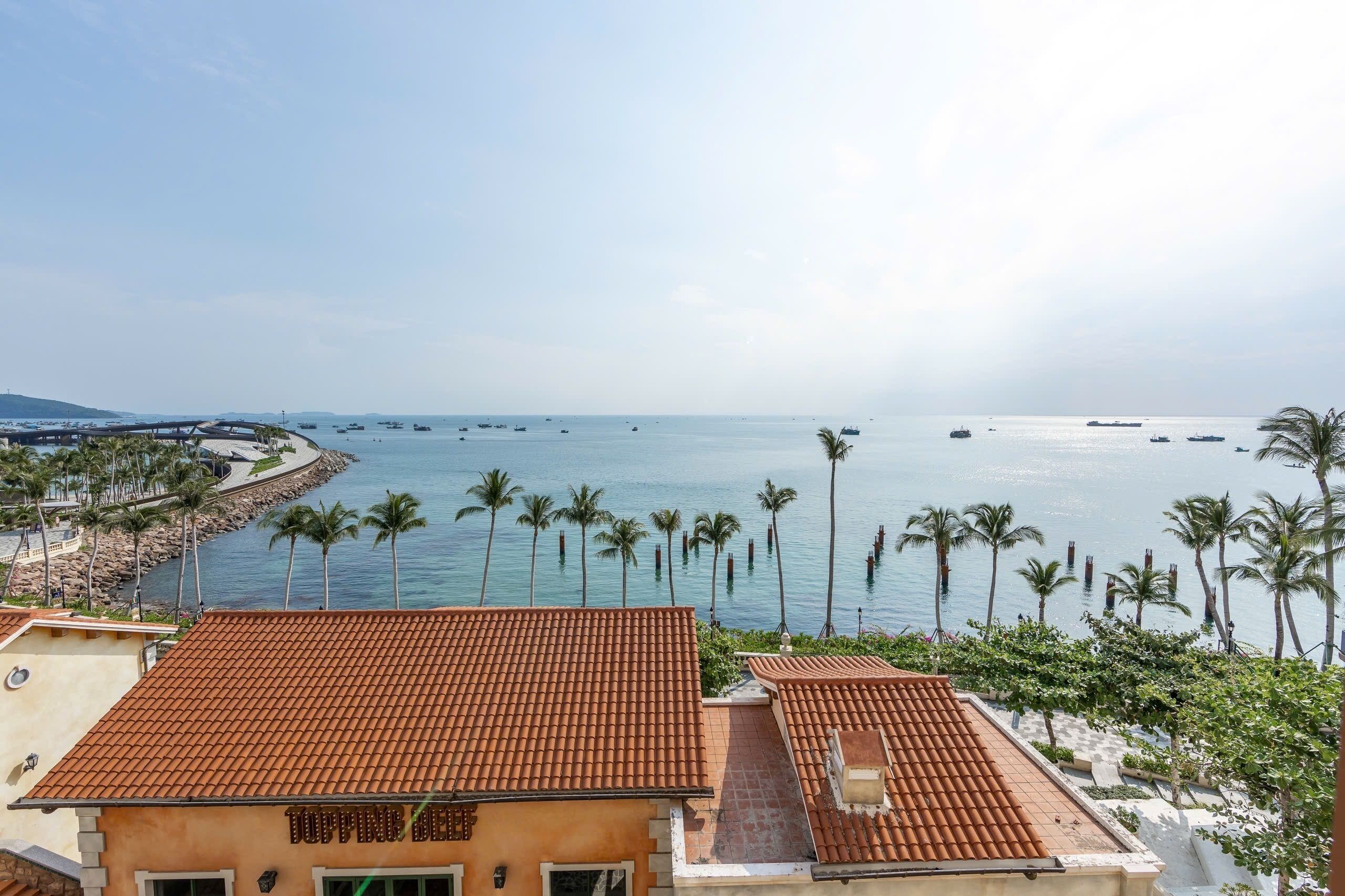 Quarto casal luxo, vista para o mar | Escrivaninha, espaço de trabalho para notebook, Wi-Fi de cortesia