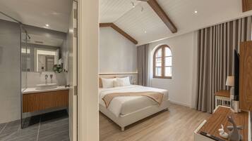 Escritorio, espacio para trabajar con laptop y wifi gratis