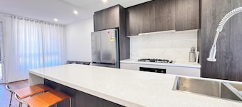 Blue Haven Retreat - Marsden Park Townhouse