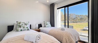 Blue Haven Retreat - Marsden Park Townhouse