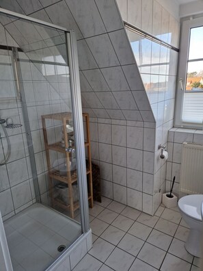 Unclassified image, 5 of 12, button - Jordanstr. 35 Whg.5 "Irmgards Meerzeit" - Modern vacation apartment with balcony and (Zingst)